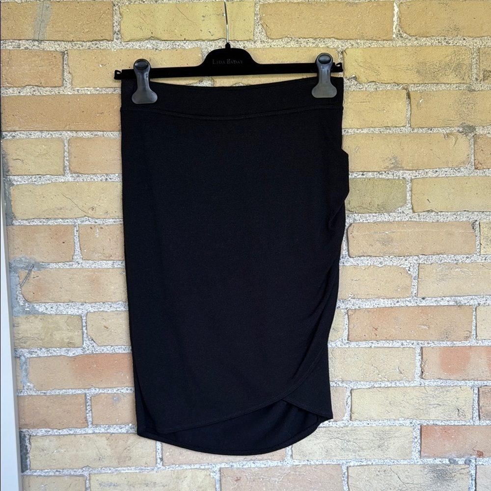 Aritzia Wilfred Free Elegant Black Jersey Knit Pencil Skirt